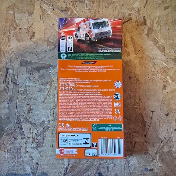 Matchbox 5-Pack Rescue & Service Vehicles - Picture 4 of 9